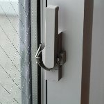 窓のカギ